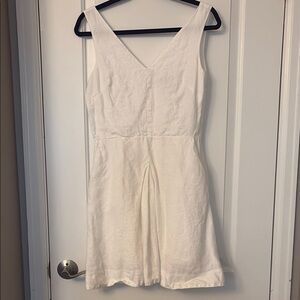 Elegant White Sleeveless Dress